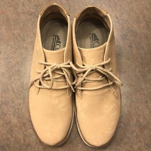 Delpha Sneakers from Cliff by White Mountain